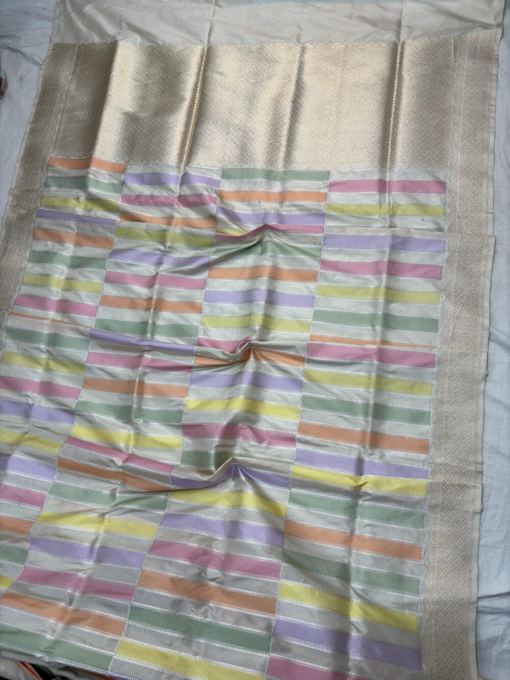 half white rangkat pure katan silk banarasi handloom handwoven kadhwa sarees - Image 2