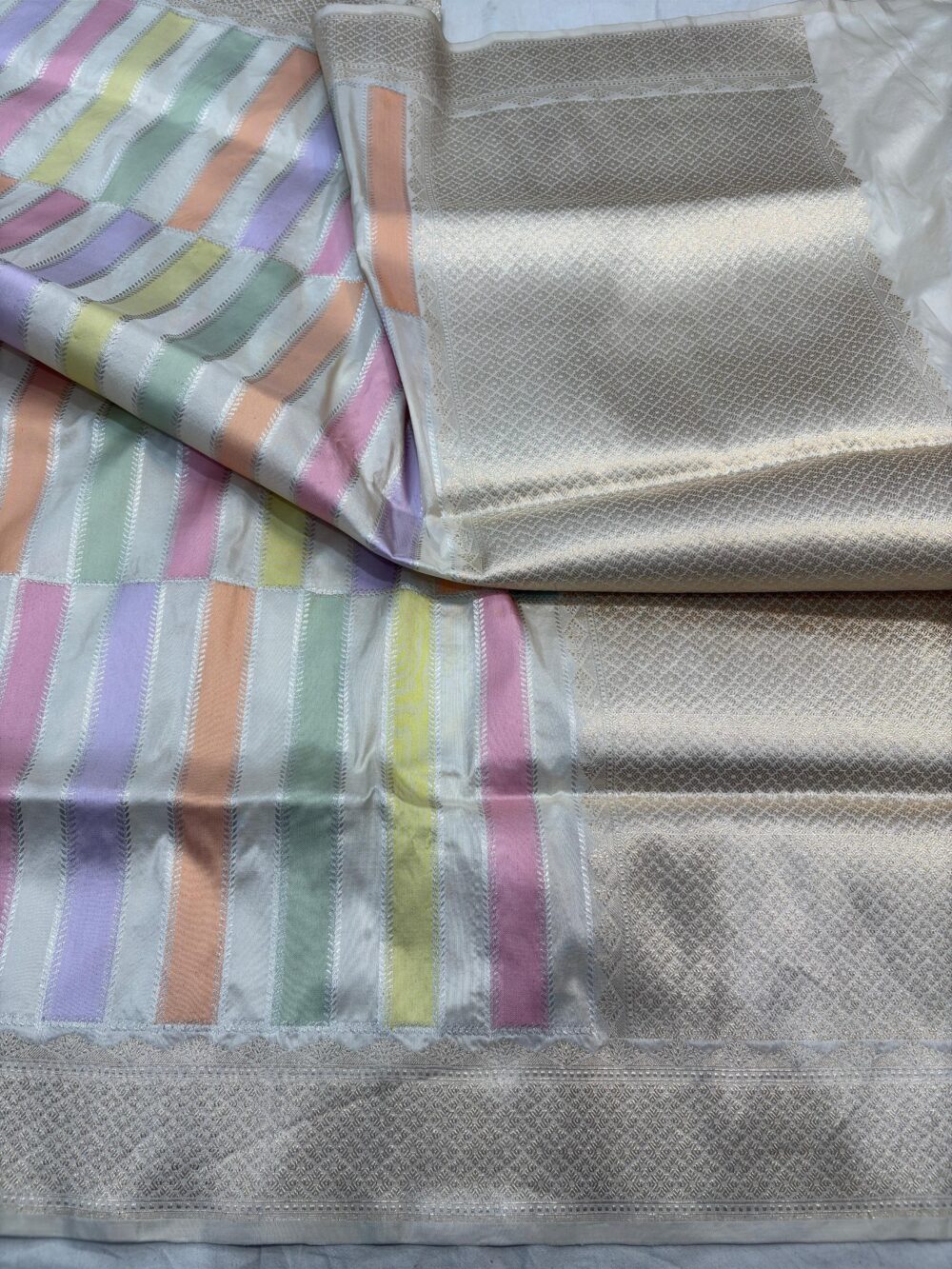 half white rangkat pure katan silk banarasi handloom handwoven kadhwa sarees