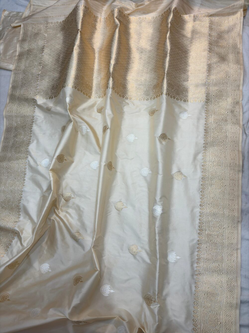 off white pure katan silk banarasi handloom handwoven kadhwa sarees - Image 2