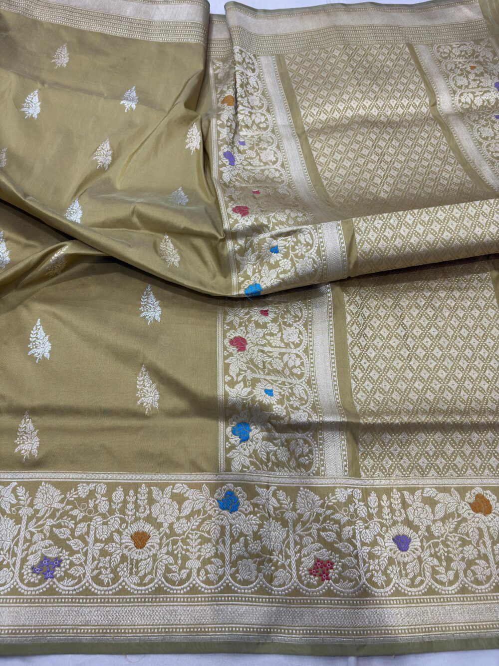 mehndi colour pure katan silk banarasi handloom handwoven kadhwa sarees