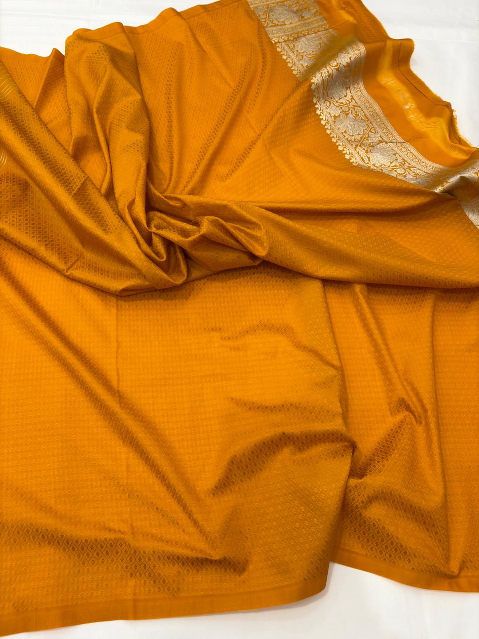 pure banarasi silk jaal saree gold colour - Image 3