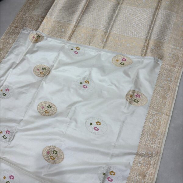 half white colour ektara pure katan silk banarasi handloom handwoven kadhwa sarees,