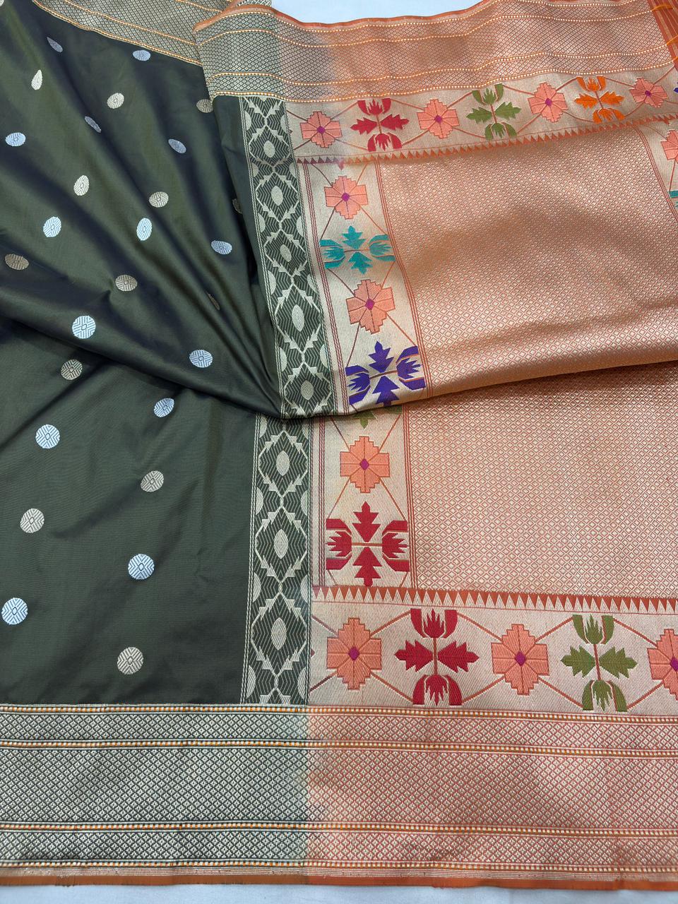 Mehndi Green Pure Katan Silk Banarasi Handloom Handwoven Kadhwa Sarees - Image 2