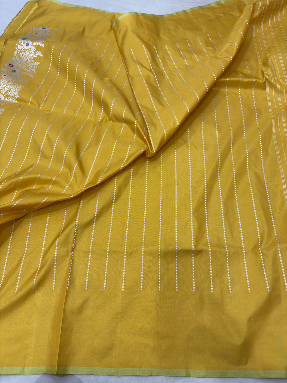 Yellow Gold Pure Katan Silk Banarasi Handloom Handwoven Kadhwa Jangla Sarees - Image 3