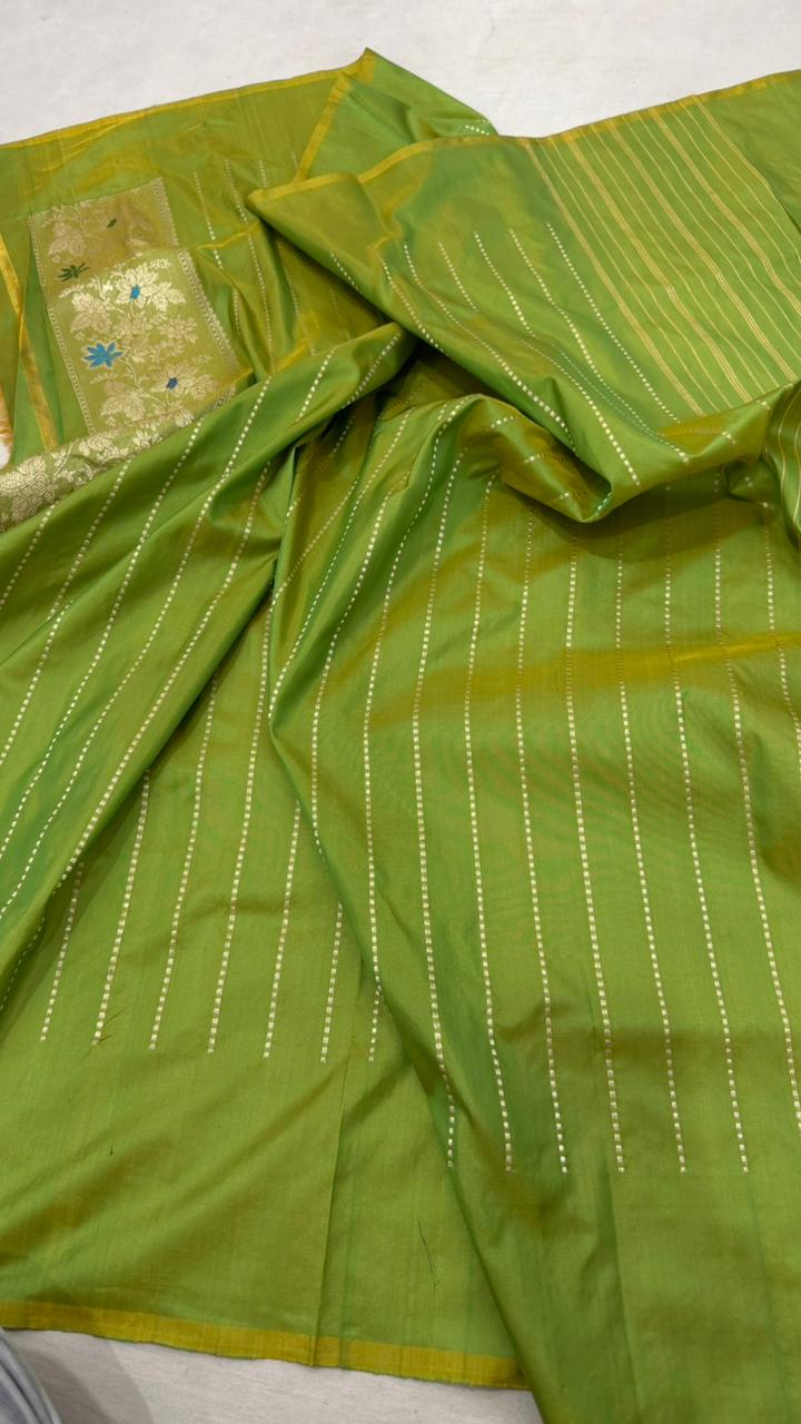 beautiful nevy blue pure katan silk banarasi handloom handwoven kadhwa saree beautiful nevy blue pure katan silk banarasi handloom handwoven kadhwa saree
